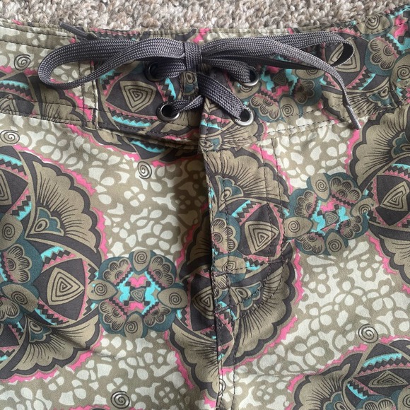 Patagonia brown and pink patterned nylon shorts - Picture 5 of 9